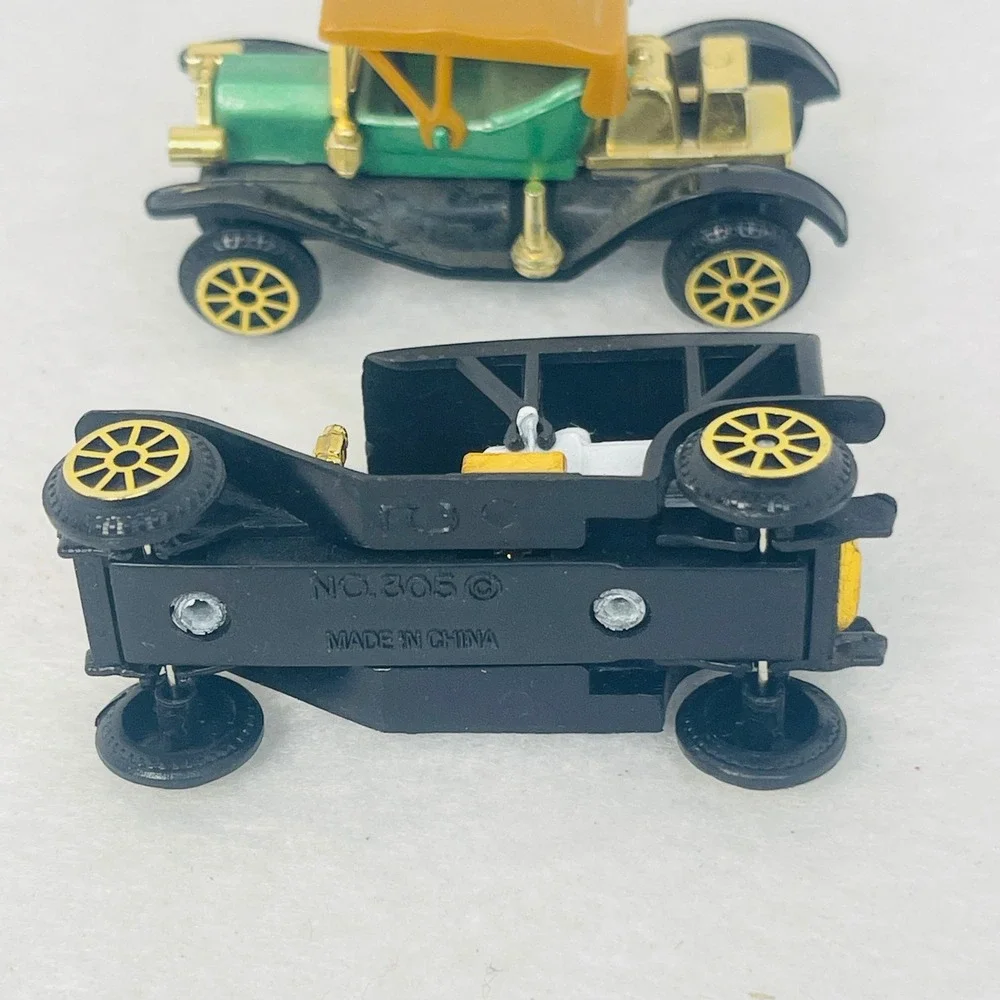 Vintage Diecast Miniature Classic Cars Set of 2 No. 305 Black Green White Gold